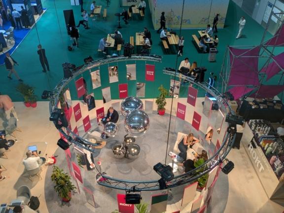 Overhead view of a circular trade show booth